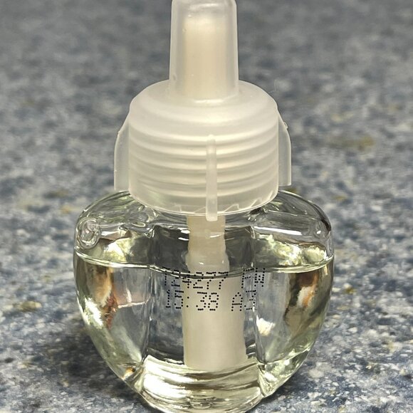 AIRWICK FRESH WATER SCENTED OIL REFILL  LOT OF 10 NEW & UNUSED - Picture 4 of 4